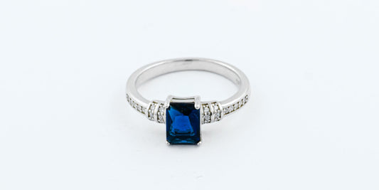 Sapphire gemstone, the September birthstone